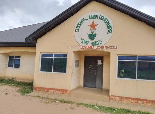 Faịlụ:Imo State University Students Union Government(SUG) Star House, Owerri.jpg  - Wikipedia, Njikotá édémédé nke onyobulạ