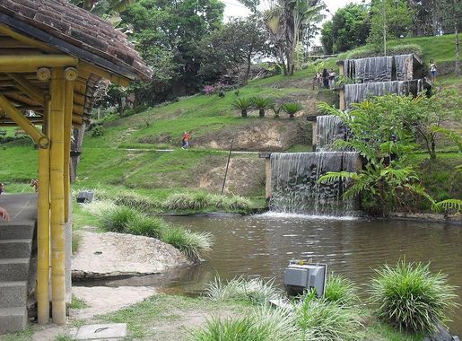 Archivo:Cascada y palapa.JPG - Wikipedia, la enciclopedia libre