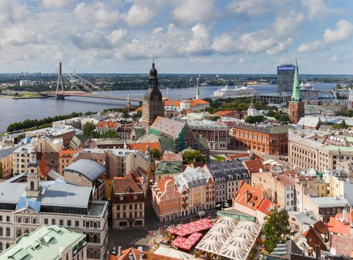 File:Vistas desde la iglesia de San Pedro, Riga, Letonia, 2012-08-07, DD 04  (cropped).JPG - Wikipedia