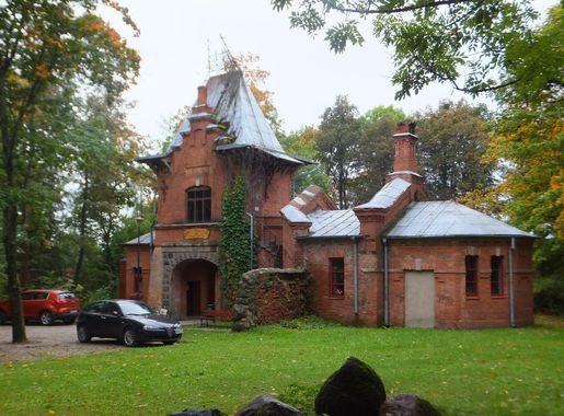 Plik:Białowieża Park Brama Pałacowa.JPG – Wikipedia, wolna encyklopedia