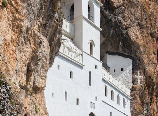 File:Monasterio de Ostrog, Montenegro, 2014-04-14, DD 11.JPG - Wikimedia  Commons