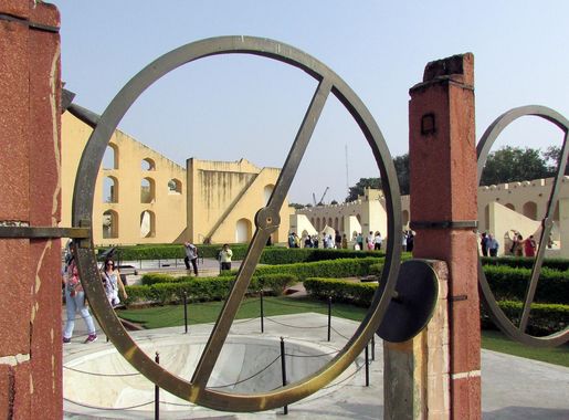 File:Chakra yantra ,Jantar mantar ,Jaipur.jpg - Wikimedia Commons