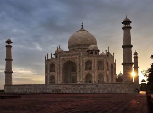 File:Taj Mahal Tomb at sunrise.JPG - Wikimedia Commons