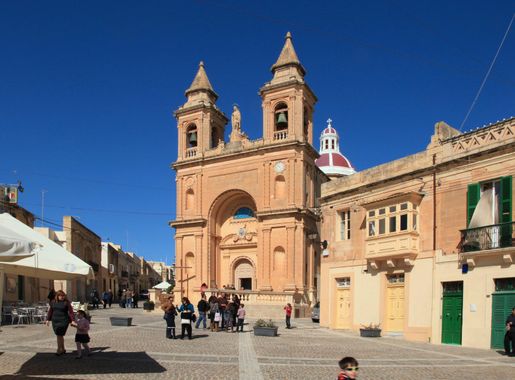 File:Malta - Marsaxlokk - Triq iz-Zejtun - Madonna ta' Pompei ex 01 ies.jpg  - Wikimedia Commons