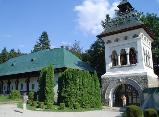 File:Sinaia Monastery in Romania.jpg - Wikimedia Commons