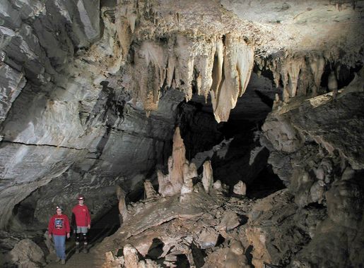 File:Great onyx cave KY.jpg - Wikimedia Commons
