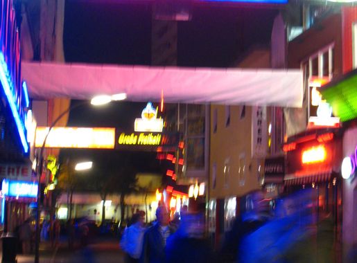 File:Dollhouse, Reeperbahn Hamburg.jpg - Wikimedia Commons