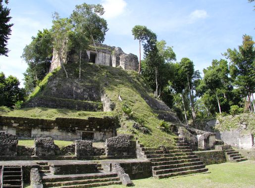 File:Parque Yaxha Nakum Naranjo Templo Guatemala 03.JPG - Wikimedia Commons
