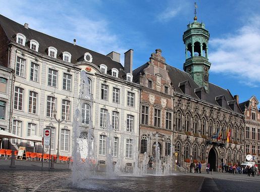File:0 Mons - Hôtel de ville et monuments classés de la Grand'Place..JPG -  Wikimedia Commons