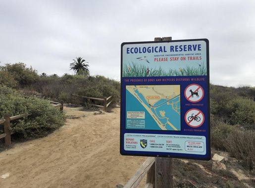 File:Trail Sign In Bolsa Chica Ecological Reserve.jpg - Wikimedia Commons