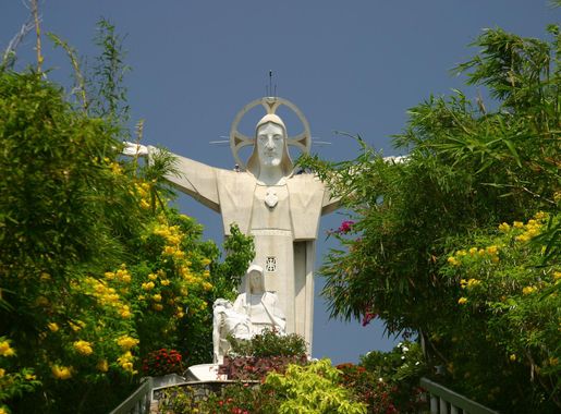 File:Statue of Jesus in Vungtau.jpg - Wikipedia