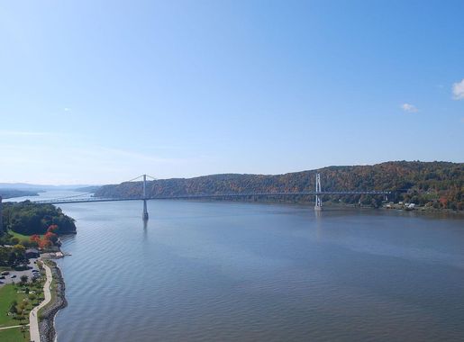 File:Bird's-eye view of Hudson River from walkway 2.JPG - Wikimedia Commons