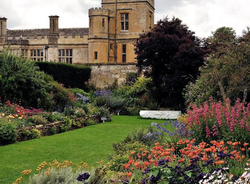 File:Sudeley Castle Secret Garden.jpg - Wikimedia Commons