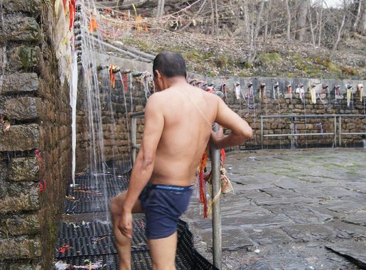 File:Pilgrim showering under the 108 holy Taps at Muktinath-Temple - Mustang  - Nepal.JPG - Wikimedia Commons