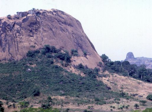 File:Hills at the end of the dry season near Bumban, Sierra Leone (West  Africa) (2047772064).jpg - Wikimedia Commons