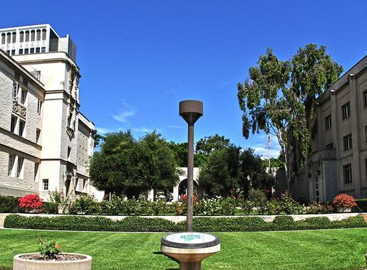 File:Caltech Entrance.jpg - Wikimedia Commons