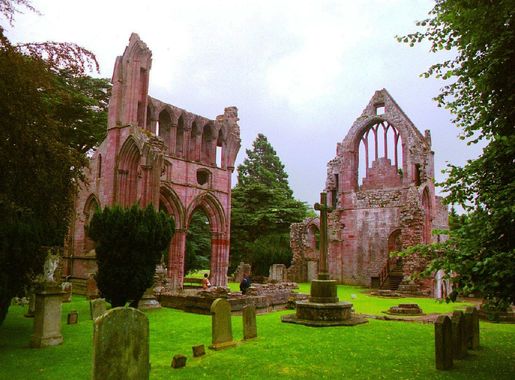 File:Dryburgh Abbey, 2003 (1).JPG - Wikimedia Commons