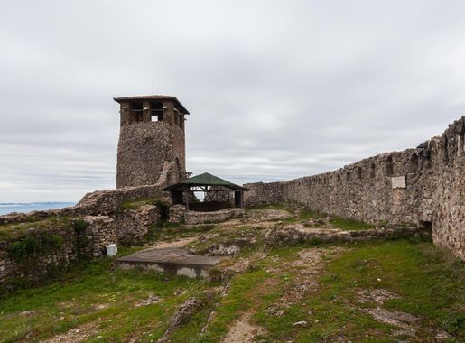Файл:Castillo de Kruja, Kruja, Albania, 2014-04-18, DD 11.JPG — Википедия