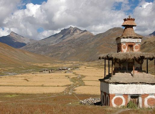 File:Chorten and barley fields.jpg - Wikimedia Commons