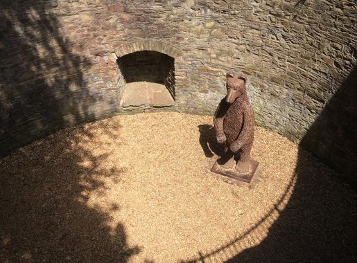 File:The Bear Pit at Botanical Gardens Sheffield.jpg - Wikimedia Commons