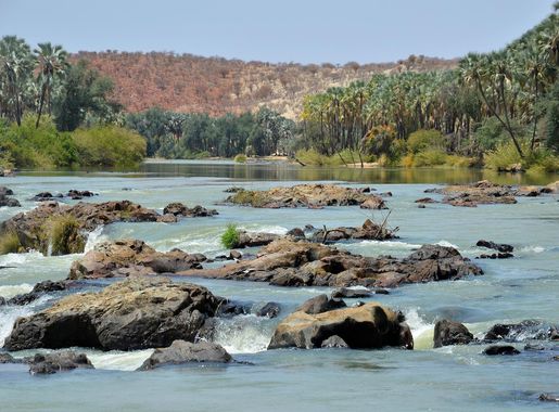 File:Řeka Kunene River, vodopády Epupa Falls - Namibie, Angola -  panoramio.jpg - Wikimedia Commons