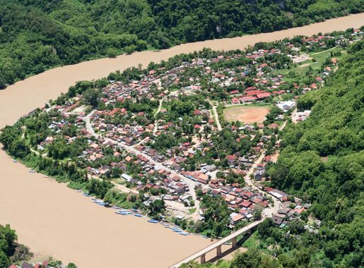 File:Nong Khiaw pano(4).jpg - Wikimedia Commons