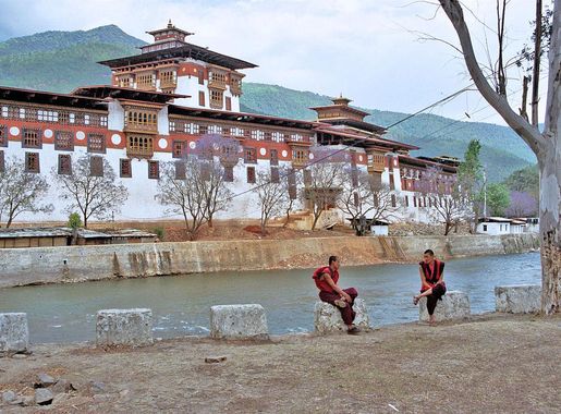 File:PunakhaDzong.jpg - Wikimedia Commons