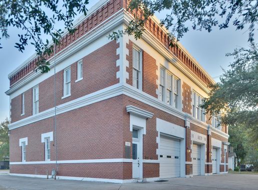 File:Houston Heights Fire Station (HDR).jpg - Wikimedia Commons
