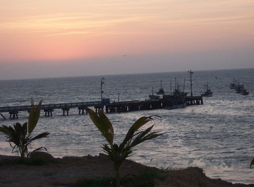 File:Atardecer en el puerto de Máncora.JPG - Wikimedia Commons