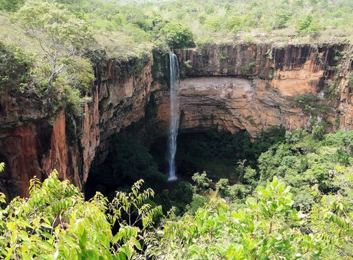 File:Véu da Noiva waterfall, on Chapada dos Guimarães, Mato Grosso,  Brazil.JPG - Wikimedia Commons