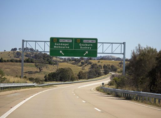 File:Barton Highway near the Hume Highway exits (3).jpg - Wikimedia Commons