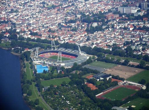 File:Weserstadion Bremen, Luftaufnahme, 2005 (01).jpg - Wikipedia