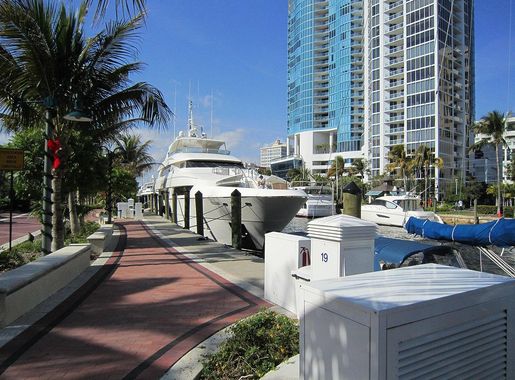 File:Riverwalk, Fort Lauderdale, Florida,USA. - panoramio.jpg - Wikimedia  Commons