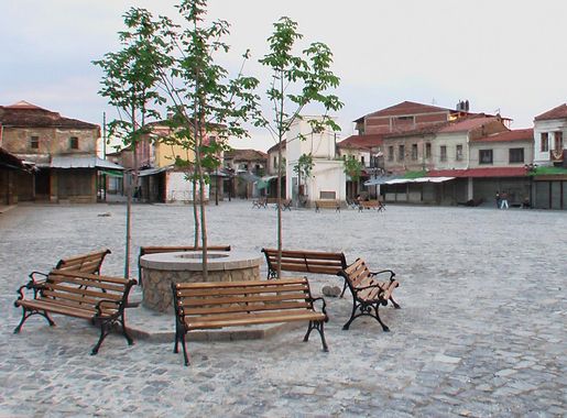 File:KorçaMarktplatz.JPG - Wikimedia Commons