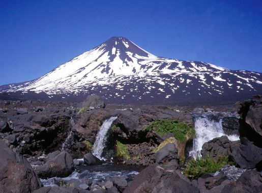 Archivo:Antuco Volcano.jpg - Wikipedia, la enciclopedia libre