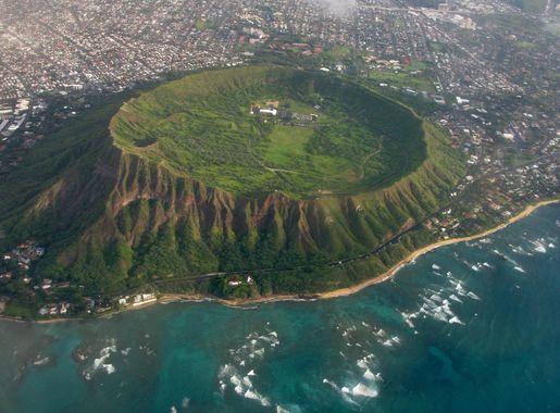File:Diamond Head Tuff Cone in Oahu Hawaii USA.jpg - Wikimedia Commons