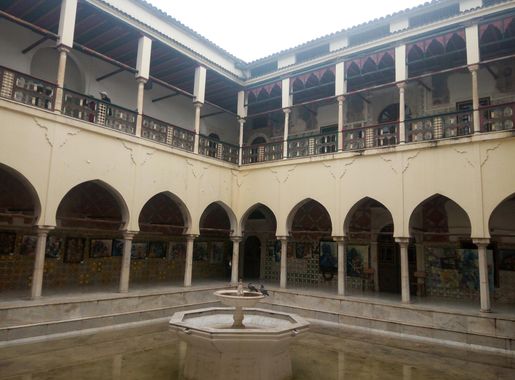 File:Le bassin du palais d'Ahmed bey, Constantine.jpg - Wikimedia Commons