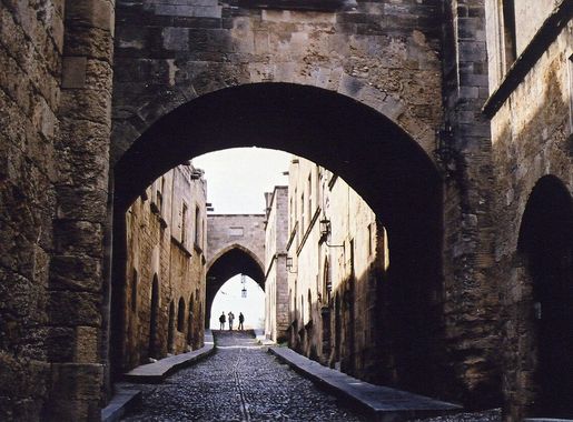 File:Rhodes Old Town Street of Knights 1.JPG - Wikimedia Commons