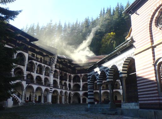 File:Rila monastery - bulgaria.JPG - Wikimedia Commons