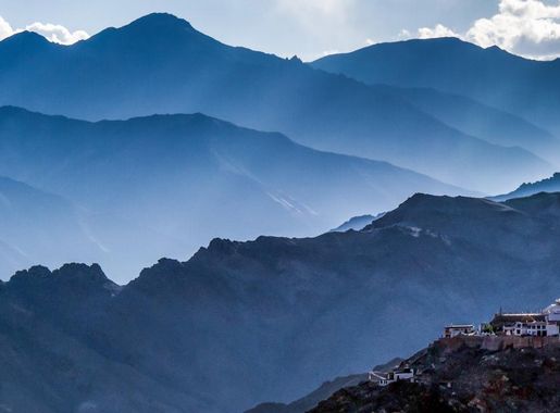File:Shanti Stupa on the hills in Leh.jpg - Wikipedia