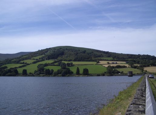 File:Talybont Reservoir (2192133033).jpg - Wikimedia Commons