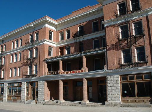 File:Goldfield,NV-hotel.JPG - Wikimedia Commons