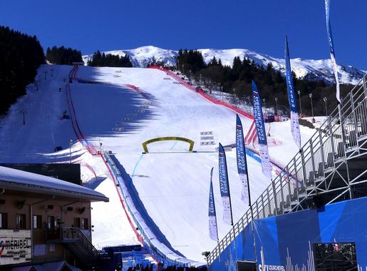 Fichier:Championnats de ski alpin 2023 à Méribel J3 (arrivée piste).JPG —  Wikipédia