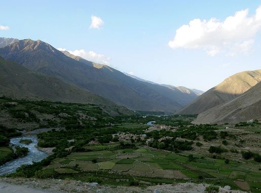 File:Panjshir River Valley in May 2011.jpg - Wikipedia