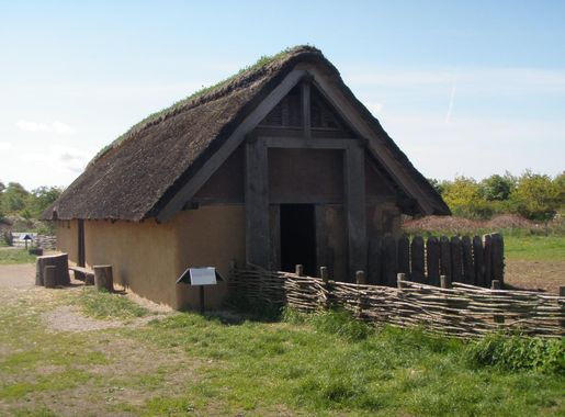 File:Ribe VikingeCenter - cowshed.jpg - Wikimedia Commons