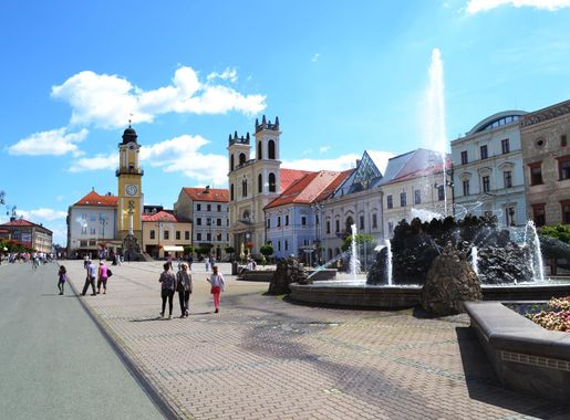 File:Banská Bystrica - Nám. SNP (1).jpg - Wikimedia Commons