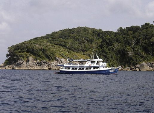 File:Dive Boat in the Similans.JPG - Wikipedia