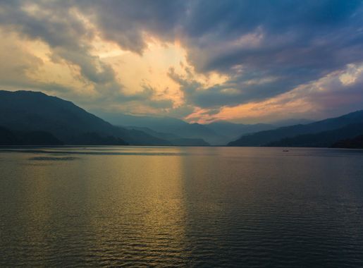 File:Phewa Lake, Pokhara 56.JPG - Wikimedia Commons