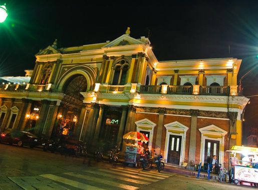 Archivo:Xela (Quetzaltenango) - Guatemala- Pasaje Enriquez 2014.jpg -  Wikipedia, la enciclopedia libre