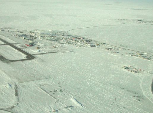 File:Deadhorse Alaska aerial view.jpg - Wikimedia Commons